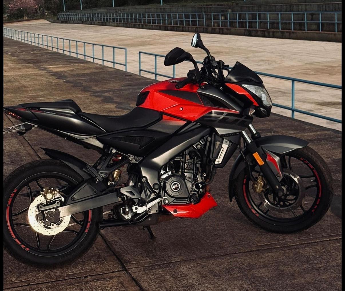 Bajaj Pulsar NS200 2